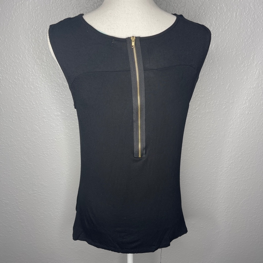 Pleione -Black tank top‎ - Picture 4 of 9